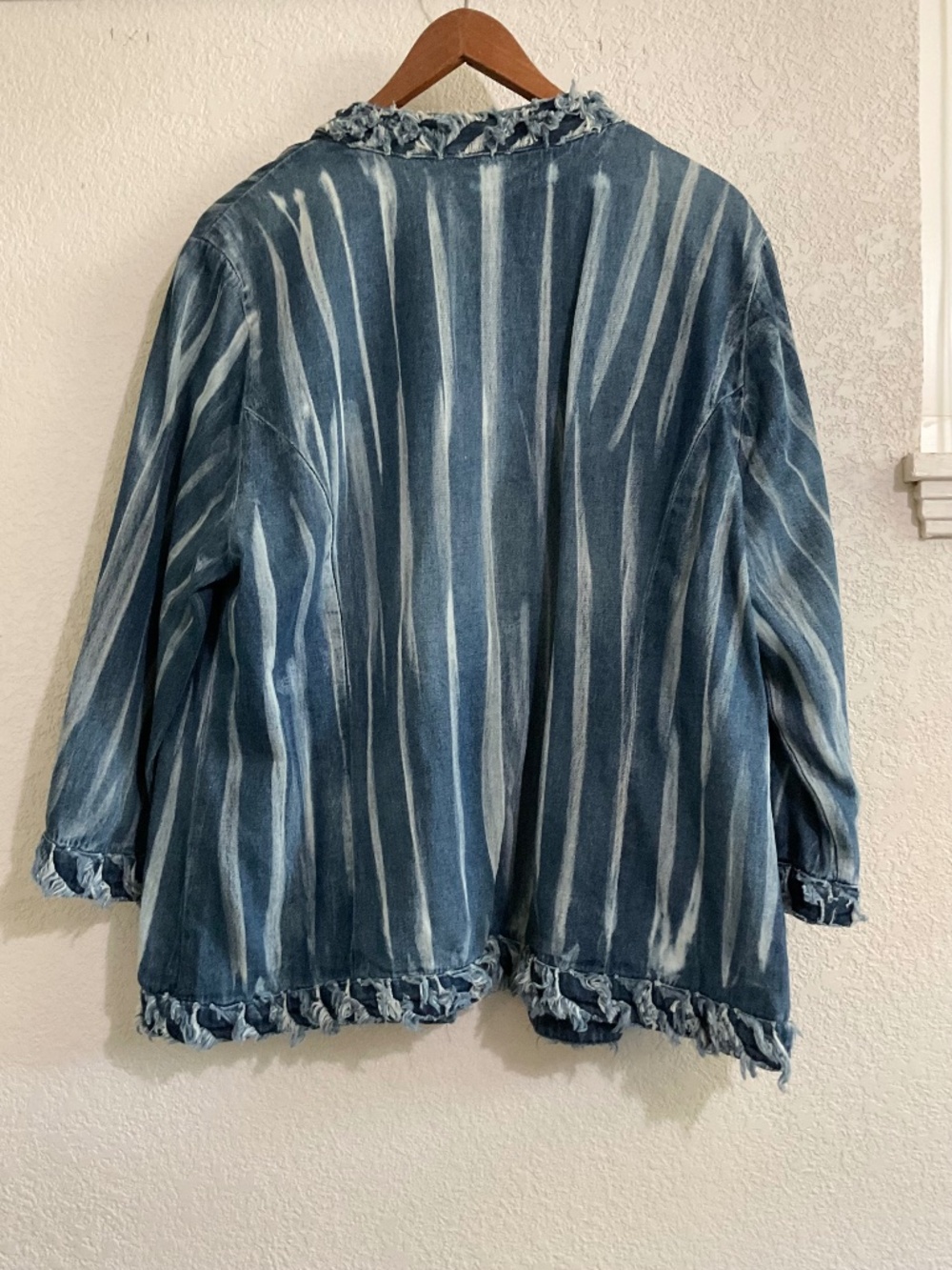 This Chico's elevated open-front,jacket in dark & light denim 100% cotton NWOT - Picture 3 of 7